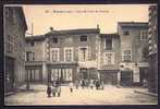 CPA  ANCIENNE- FRANCE- FEURS (42)- PLACE DU PUITS DE L'AULNE AVEC TRES BELLE ANIMATION- HOTEL DELESTRA- VITRINES - Feurs