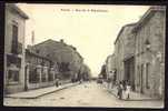 CPA  ANCIENNE- FRANCE- FEURS (42)- RUE DE LA REPUBLIQUE AVEC TRES BELLE ANIMATION- ENSEIGNE MICHELIN 1907 - Feurs