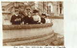 CHANTILLY (60) Carte Photo Groupe De Visiteurs Au Chateau - Chantilly