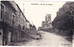 GOURDON  Montée De L'église - Gourdon