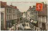 Moulins La Marche - La Grande Rue - Un Jour De Marché - Moulins La Marche