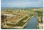 PORT DE BOUC  13 : Le Canal Vue Aérienne  Canal Usine Bateaux Péniches  '(année 60) - Binnenschepen