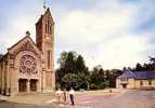 14 - PONT D'OUILLY: L'Eglise Et La Salle Des Fetes - Pont D'Ouilly