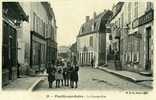 58 . POUILLY-SUR-LOIRE . LA GRANDE- RUE . CAFE PICAULT .COMMERCE  AU RENDEZ VOUS DES CYCLISTES . - Pouilly Sur Loire