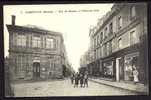 CPA  ANCIENNE- FRANCE- CARENTAN (50)- RUE DU CHATEAU AVEC TRES BELLE ANIMATION- MAIRIE- ETALAGE BOUCHERIE- CONFECTION - Carentan