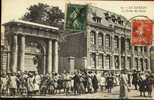 Le Cateau - La Sortie Des Ecoles - Top Carte  -1920 - Le Cateau