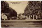 L'ILE-BOUCHARD - Place Bouchard , Dans L'ile - L'Île-Bouchard