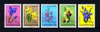 LUXEMBOURG 1976 Poste N° 886/890**  Neufs Ier Choix. Sup.  Cote: 6.50 €  (Fleurs, Flowers. Caritas) - Unused Stamps