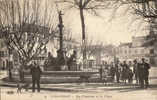 VIDAUBAN LA FONTAINE ET LA PLACE TRES ANIMEE - Vidauban