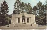 80 DOULLENS Le Monument Aux Morts Cp Couleur - Doullens