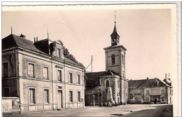 CPA.   PONTVALLAIN.   La Mairie, Le Monument Et L'église.  Excellent état. - Pontvallain