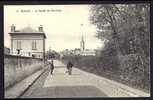 CPA  ANCIENNE- FRANCE- BORAN (60)- LA ROUTE DE CHANTILLY AVEC ANIMATION GROS PLAN - Boran-sur-Oise