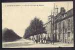 CPA  ANCIENNE- FRANCE- ESTRÉES-ST-DENIS (60)- LA MAIRIE ET LA ROUTE DE FLANDRE- GROS PLAN AVEC ANIMATION- POTEAUX PTT - Estrees Saint Denis