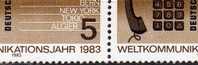 Abart Kerbe Im T Weltkommunikation 1983 DDR 2770f19 ** 30€ Mit Vergleichsstück UNO Jahr Der Kommunikation Error On Stamp - Errors & Oddities