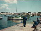 29 - LE GUIVINEC - Marins Pêcheurs Sur La Cale Du Port. (CPSM) - Guilvinec