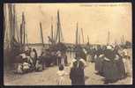 CPA  ANCIENNE- FRANCE- ETAPLES (62)- FEMMES DE MARINS SUR LA PLAGE AVANT LE DEPART- TRES BELLE ANIMATION GROS PLAN - Etaples