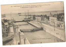 St  Nazaire    Ecluse Et  Avant Port  (voir Dos Tampon  ) - Péniches