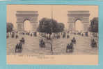 CARTE STEREO  -  PARIS - L´ Arc-de-Triomphe  Et  Les  Champs-Elysées .  -  BELLE   CARTE  ANIMEE     - - Cartes Stéréoscopiques