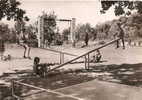 Vence ( Alpes Maritimes) Domaine Camping " La Bergerie" , Enfants Jouant A La Balançoire - Vence