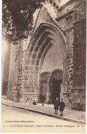 La Reole    Enfants Devant Le Parvis De L'eglise - La Réole