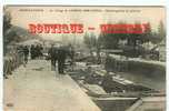 PENICHES - BATELLERIE & MARINIER - Déménagement D'une Péniche Dans L'écluse Pendant Les Inondations De 1910 - Dos Scané - Houseboats