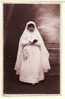 CARTE PHOTO Décor Studio 1930s ¤ Communiante Habit Aube Mode 1920s Religion Catholique ¤ Cartephoto 10588AA - Communion