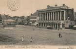 HAZEBROUCK - La Grande Place Et L'Hôtel De Ville - Hazebrouck