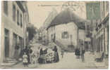 (23) AUZANCES Route De Clermont 1921 Déballage Tissus Drap. Dos Vert Divisé. Référence: 9. Très Animée: Enfants. - Auzances