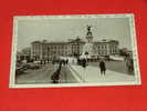 London - Buckingham Palace And The Queen Victoria Statue  -  ( 2 Scans ) - Buckingham Palace