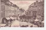 76.236/ GOURNAY EN BRAY - Rue Notre Dame Un Jour De Marché - Gournay-en-Bray