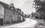 CP 89 SAINT SAUVEUR EN PUISAYE Vue Et Le Faubourg Des Renards  ( Habitations ) - Saint Sauveur En Puisaye