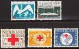 1957 Rode Kruis Zegels Red Cross  NVPH 695 / 699 - Gebraucht