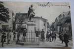 Delcampe - CPA >Cadenet Vaucluse Région Provence-Alpes-Côte D'Azur.Statue  Tambour D'Arcole  : André Estienne Est Né à Cadenet - Cadenet