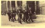 REPRO - Paris Vécu - Palais De Justice - La Relève Des Sentinelles - Lotes Y Colecciones