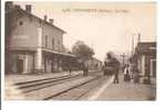 69  -  VENISSIEUX  -  La Gare  -  Belle Animation  Les Passagers Attendent L' Arrêt Du Train Qui Arrive - Vénissieux