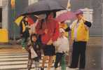 Taiwan - Mama & Children Acrossing The Road, Sinjhuang City Of Taipei County - Taiwan