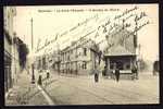 CPA  ANCIENNE- FRANCE- DARNÉTAL (76)- RUE LA CROIX L'ALOUETTE- LE BUREAU D'OCTROI EN GROS PLAN- BELLE ANIMATION - Darnétal