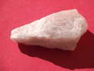 - MORCEAU DE QUARTZ ROSE LAITEUX - Mineralen