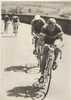 420 - PHOTO  - 1951- Metzer Devant Kubler Dans La 3em étape Du Tour De Romandie - - Wielrennen