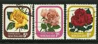 ● NEW ZEALAND - 1975 / 79 - ROSE - N. 694 . . . Usati - Dent. 14,5 X 14  - Cat. ? €  - Lotto 79 - Usados