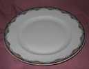 1 Grand Plat Rond Porcelaine De Limoges - Motif Ruban Et Fleurs - Limoges (FRA)