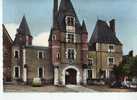 CPSM     18      AUBIGNY SUR NERE          LA MAIRIE         ANCIEN CHATEAU DES STUARTS       VIEILLES VOITURES GAREES - Aubigny Sur Nere