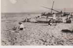 CPSM 9X14 . CANET PLAGE ( 66 ) A L'HEURE DU BAIN . Vélo. Barques Dont 776 PSL - Canet Plage