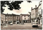 CUNLHAT - Le Marché Et La Place De La Fontaine - Dos Vierge - Cunlhat