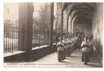 Chambéry (73) :  Procession Dans Le Cloitre De L'Ancien Couvent En 1920 (animé). - Saint Michel De Maurienne