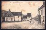 CPA  ANCIENNE- FRANCE- BRAY-SUR-SOMME (80)- PLACE ET RUE DU CASTEL- ANIMATION- PANNEAU "LE FAMILISTERE" - Bray Sur Somme