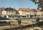 Meurthe Et Moselle ,  Baccarat , Le Parking Et Rue De La Division Leclerc En 1976 - Baccarat