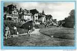 76  -  MESNIL - VAL  -  La Descente Vers La Plage  - 1952   -  BELLE CARTE SM D PHOTO  ANIMEE- - Mesnil-Val
