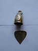 CLOCHETTE - THAILANDE - BOUDDHISME - FEUILLE DE BANIAN - 9 CM - METAL - Glocken