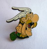 PIN'S ASTERIX HILARE ATLAS ASTERIX 2006 - Pin's